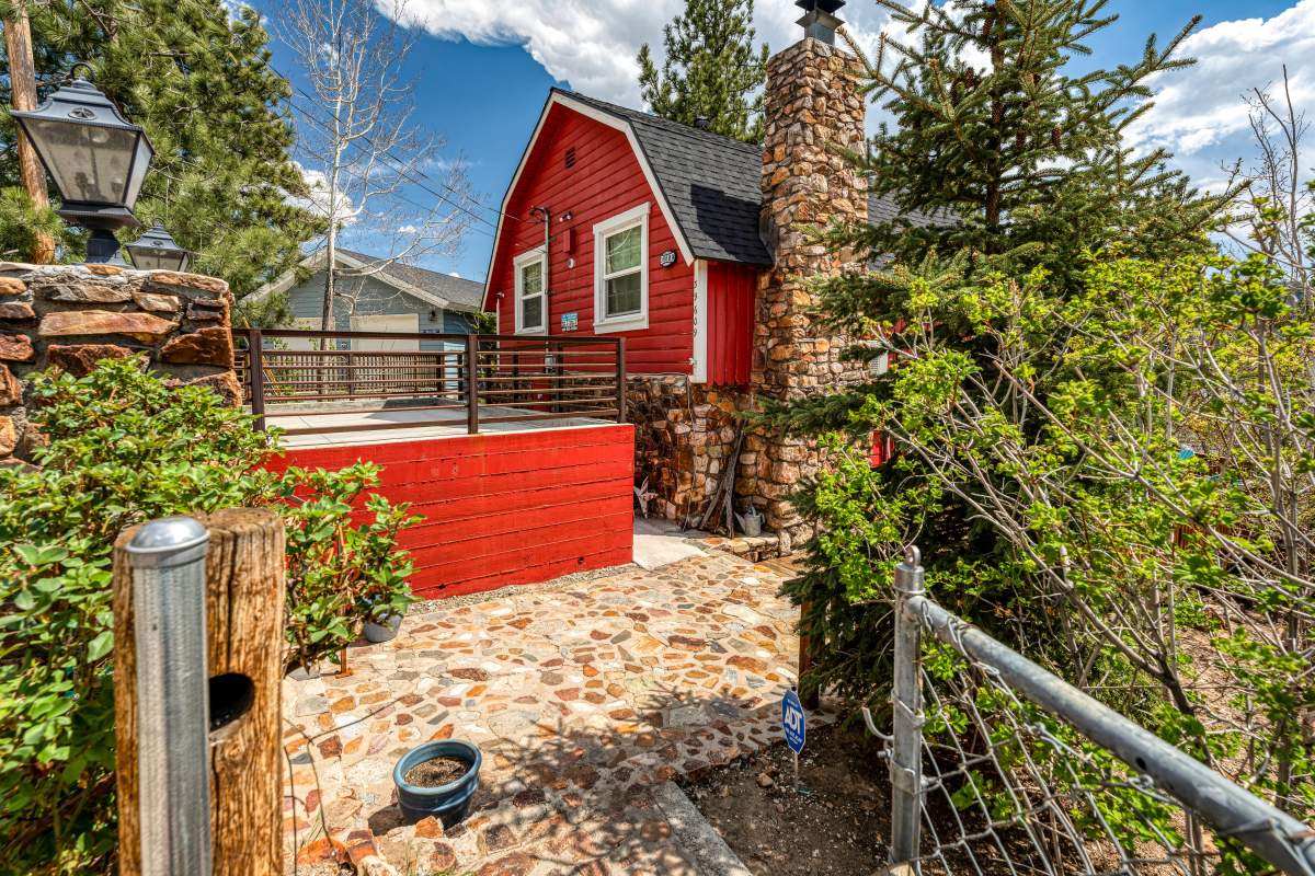 39609 Lake Dr 39609 Lake Dr