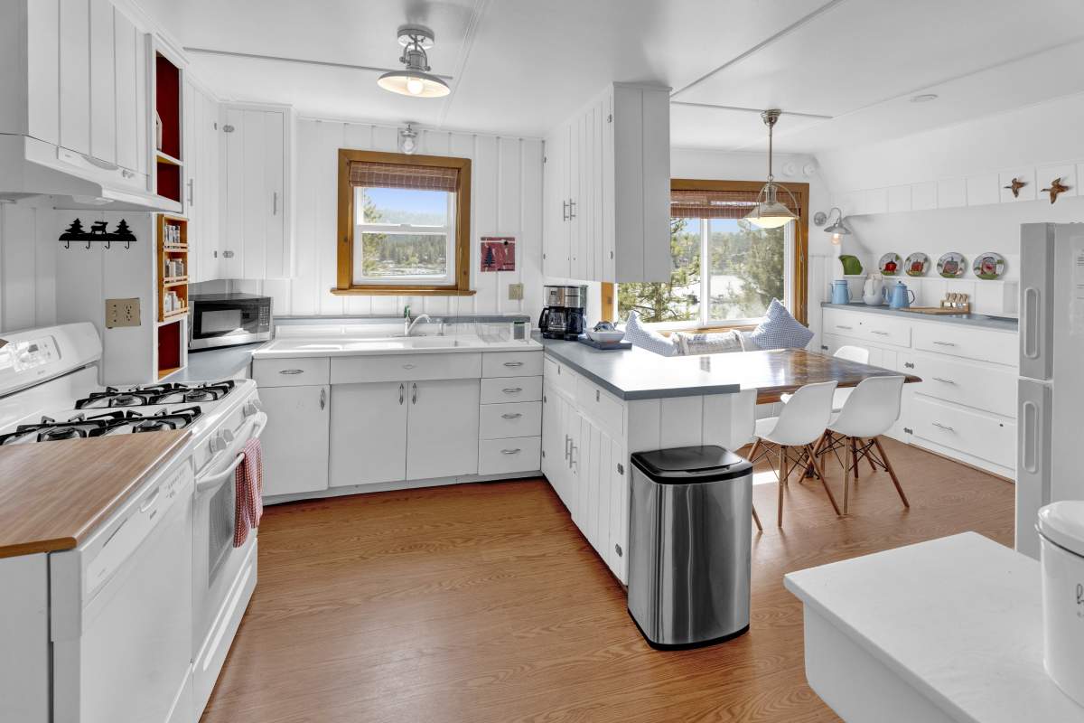 39609 Lake Dr 39609 Lake Dr