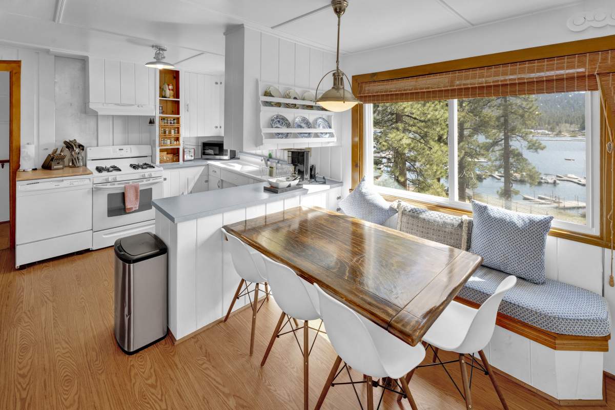 39609 Lake Dr 39609 Lake Dr