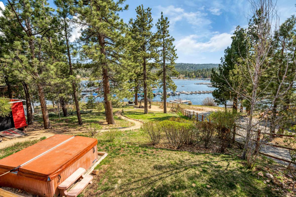 39609 Lake Dr 39609 Lake Dr