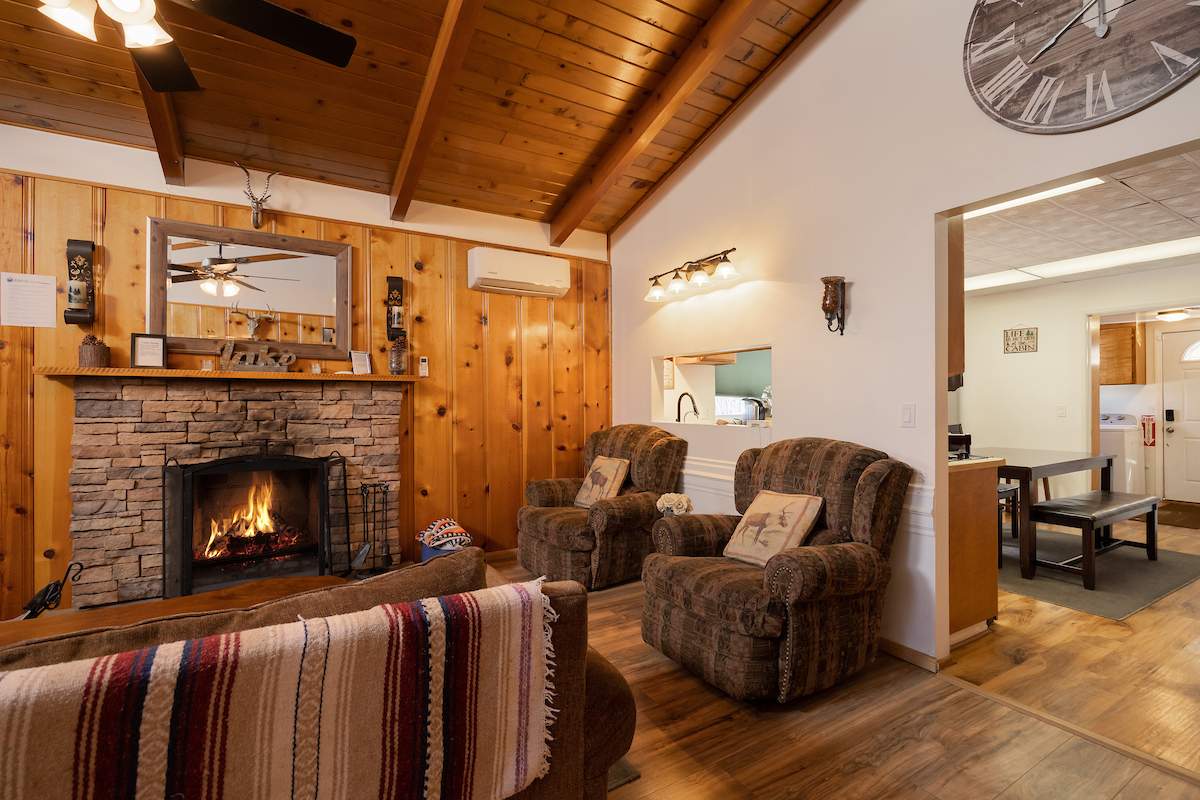 39305 Crest Ln 39305 Crest Ln