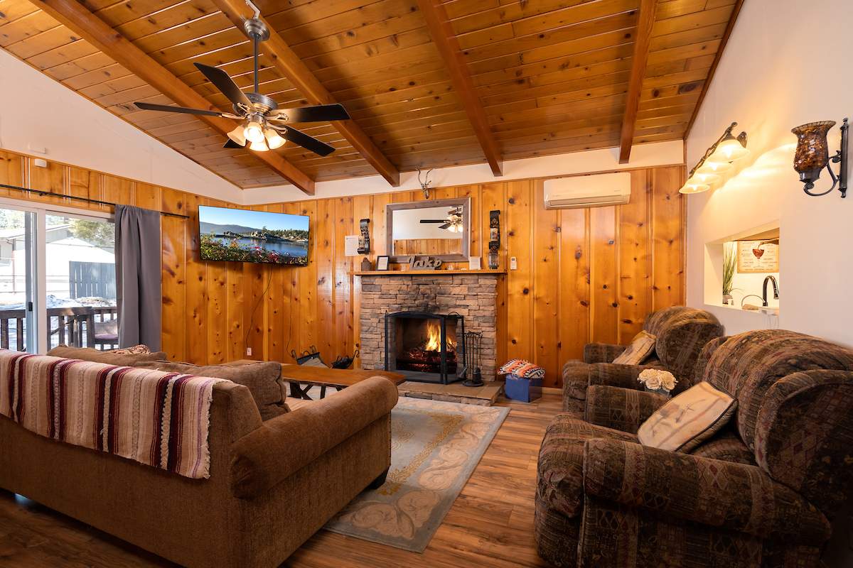 39305 Crest Ln 39305 Crest Ln