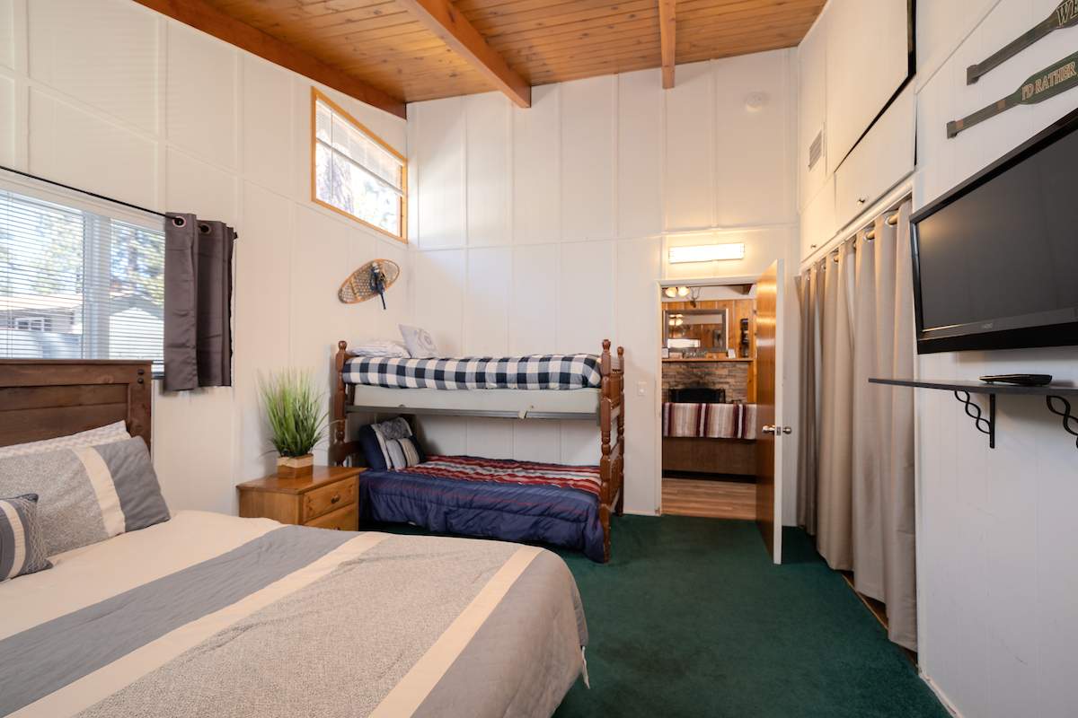 39305 Crest Ln 39305 Crest Ln