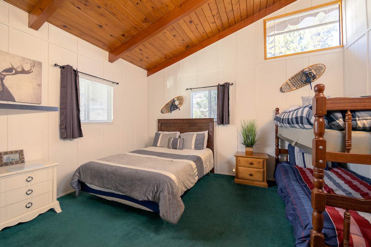 39305 Crest Ln 39305 Crest Ln