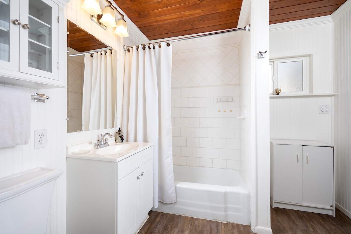 39305 Crest Ln 39305 Crest Ln