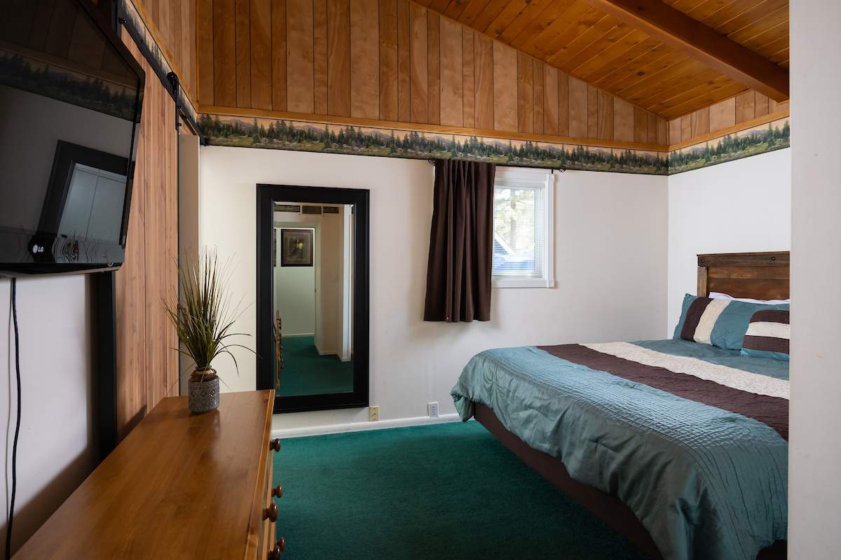 39305 Crest Ln 39305 Crest Ln