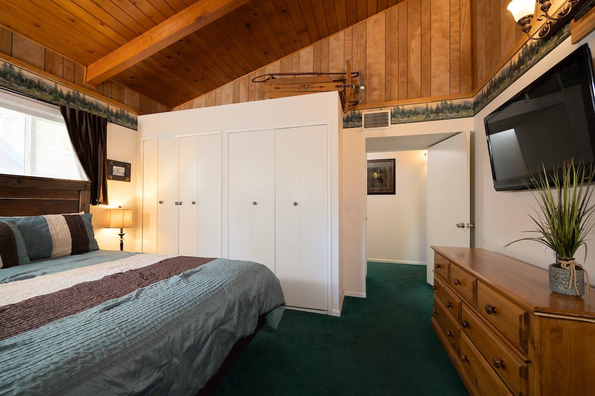 39305 Crest Ln 39305 Crest Ln