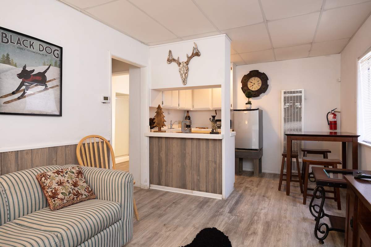 39305 Crest Ln 39305 Crest Ln