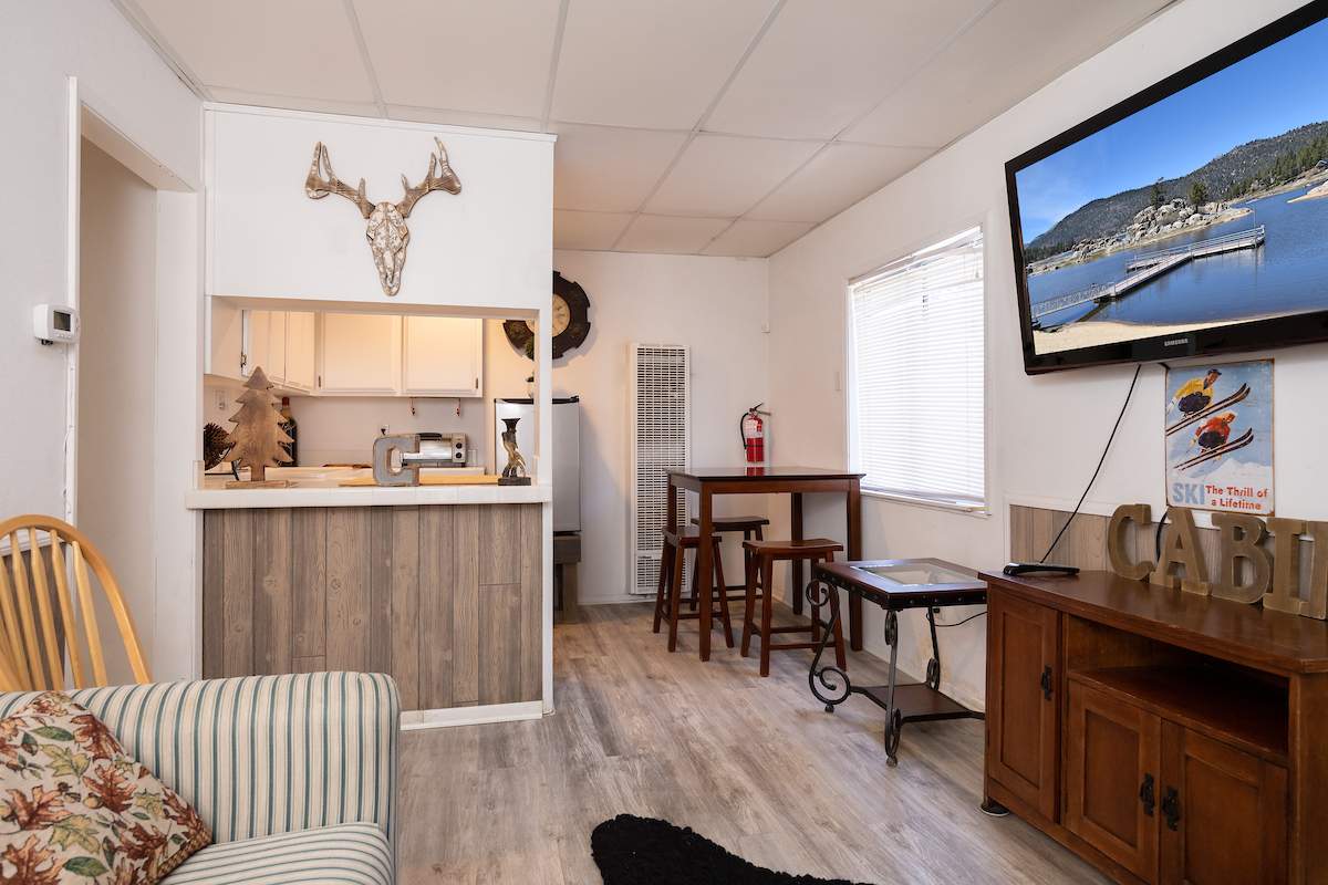 39305 Crest Ln 39305 Crest Ln