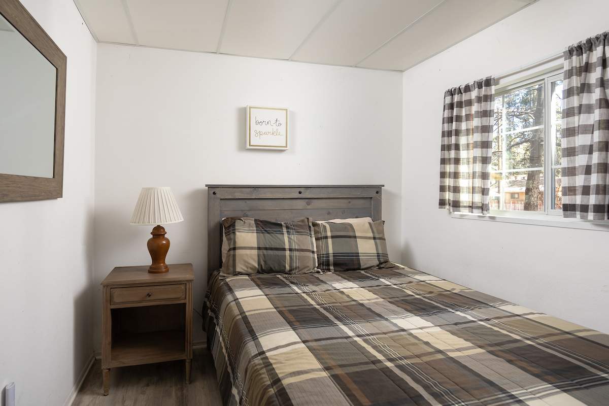 39305 Crest Ln 39305 Crest Ln