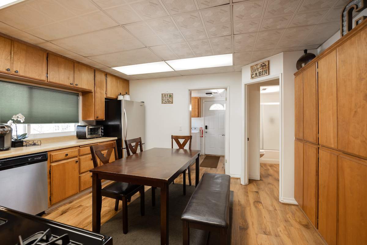 39305 Crest Ln 39305 Crest Ln