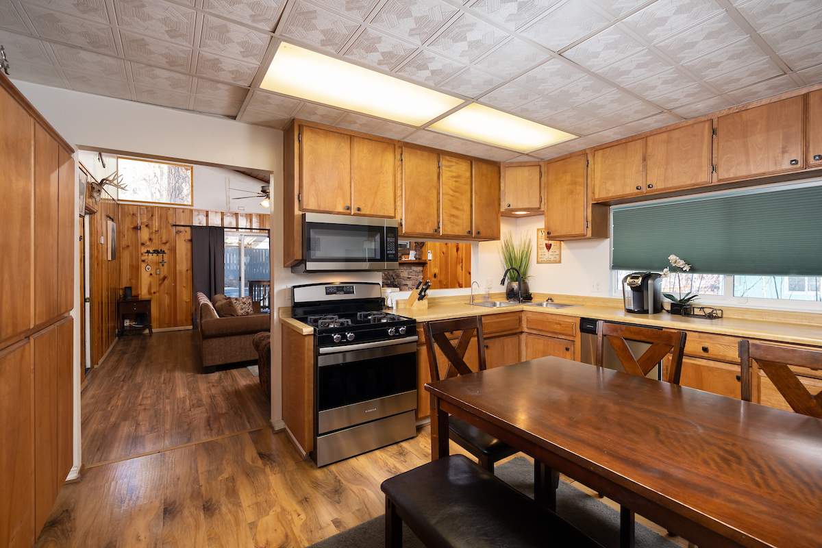 39305 Crest Ln 39305 Crest Ln