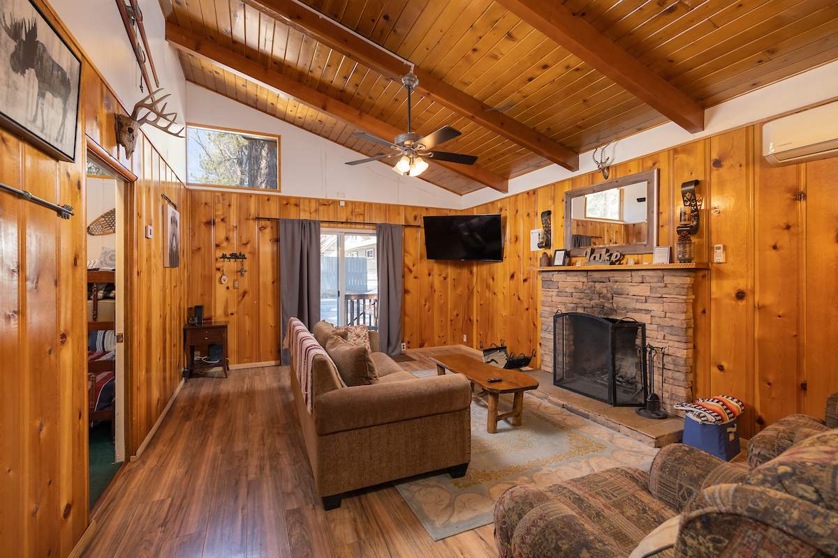 39305 Crest Ln 39305 Crest Ln