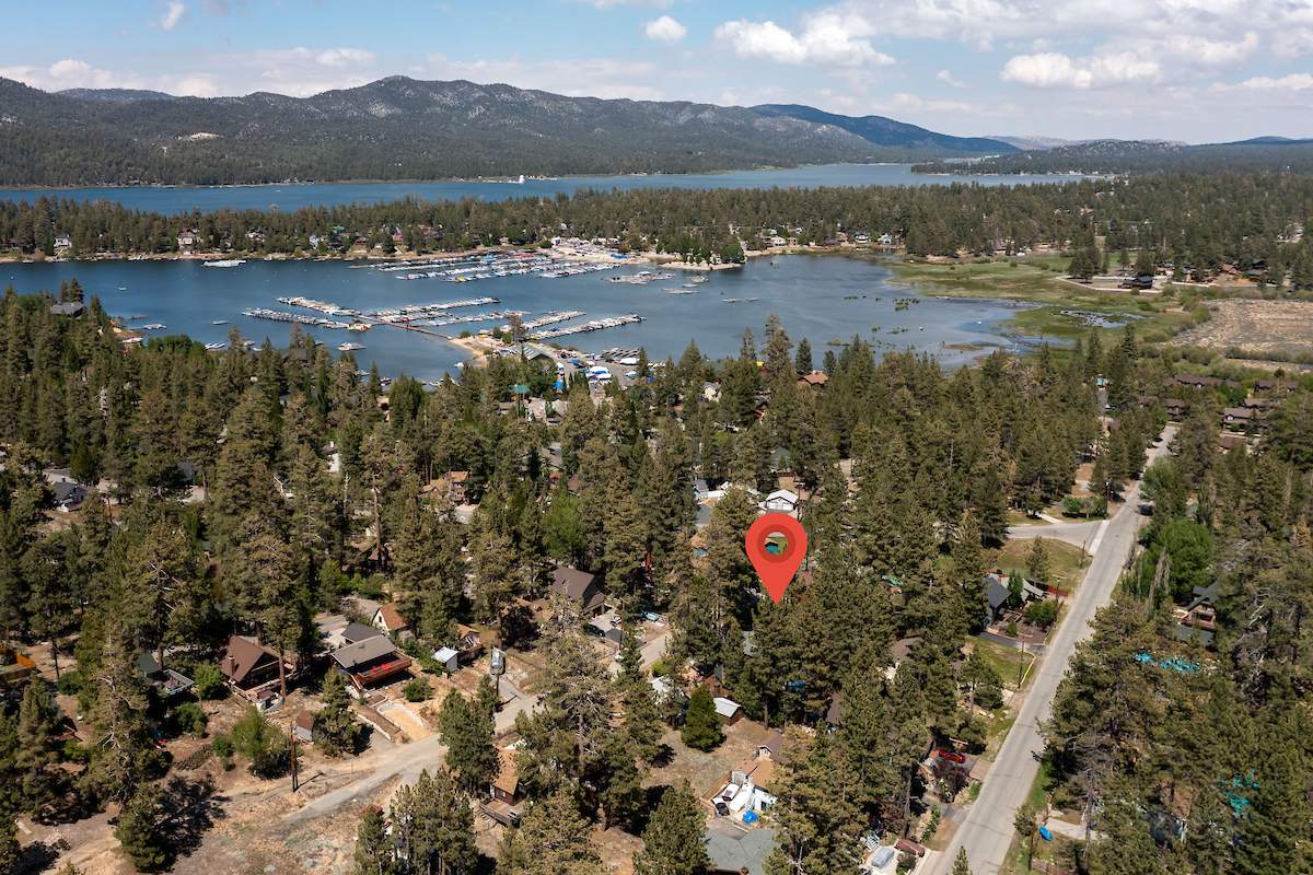 39305 Crest Ln 39305 Crest Ln