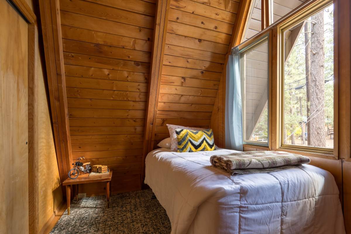 409 W Aeroplane Blvd 409 W Aeroplane Blvd