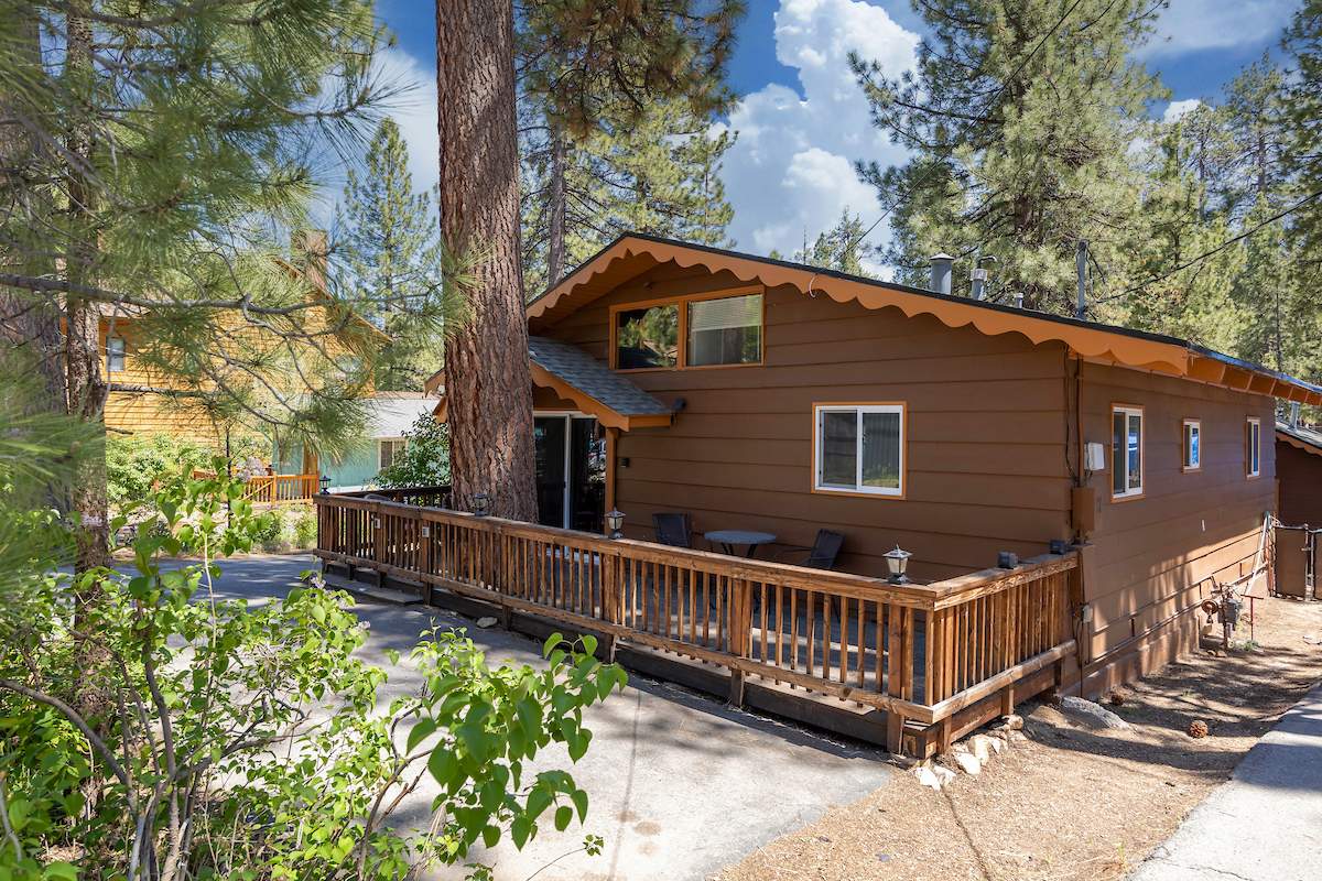 39305 Crest Ln 39305 Crest Ln