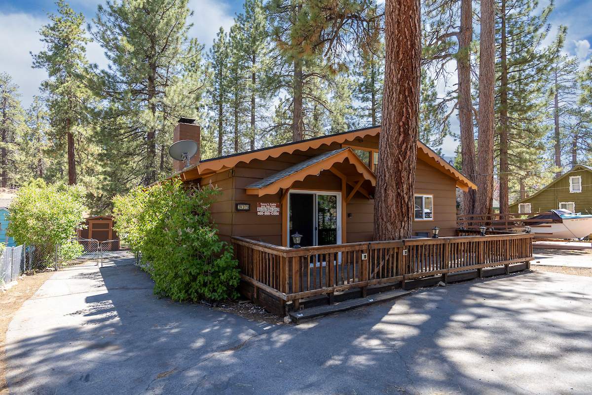 39305 Crest Ln 39305 Crest Ln