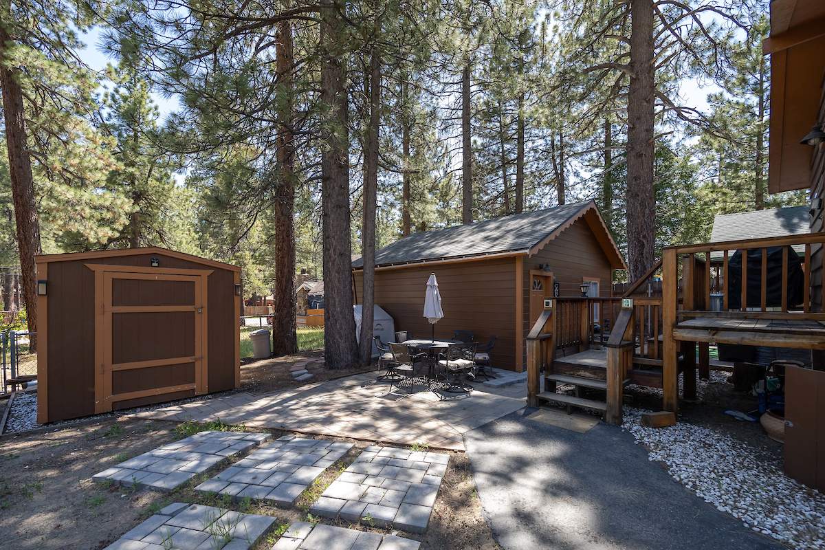 39305 Crest Ln 39305 Crest Ln