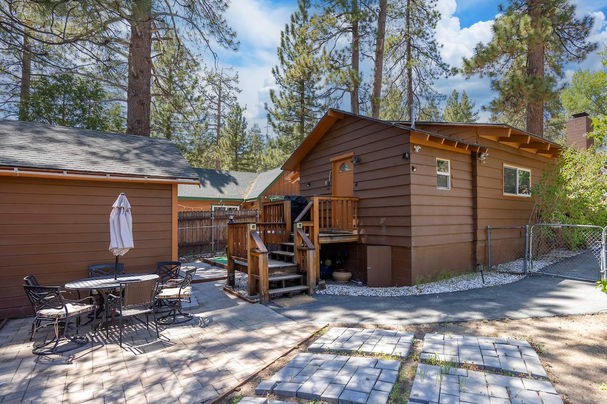 39305 Crest Ln 39305 Crest Ln