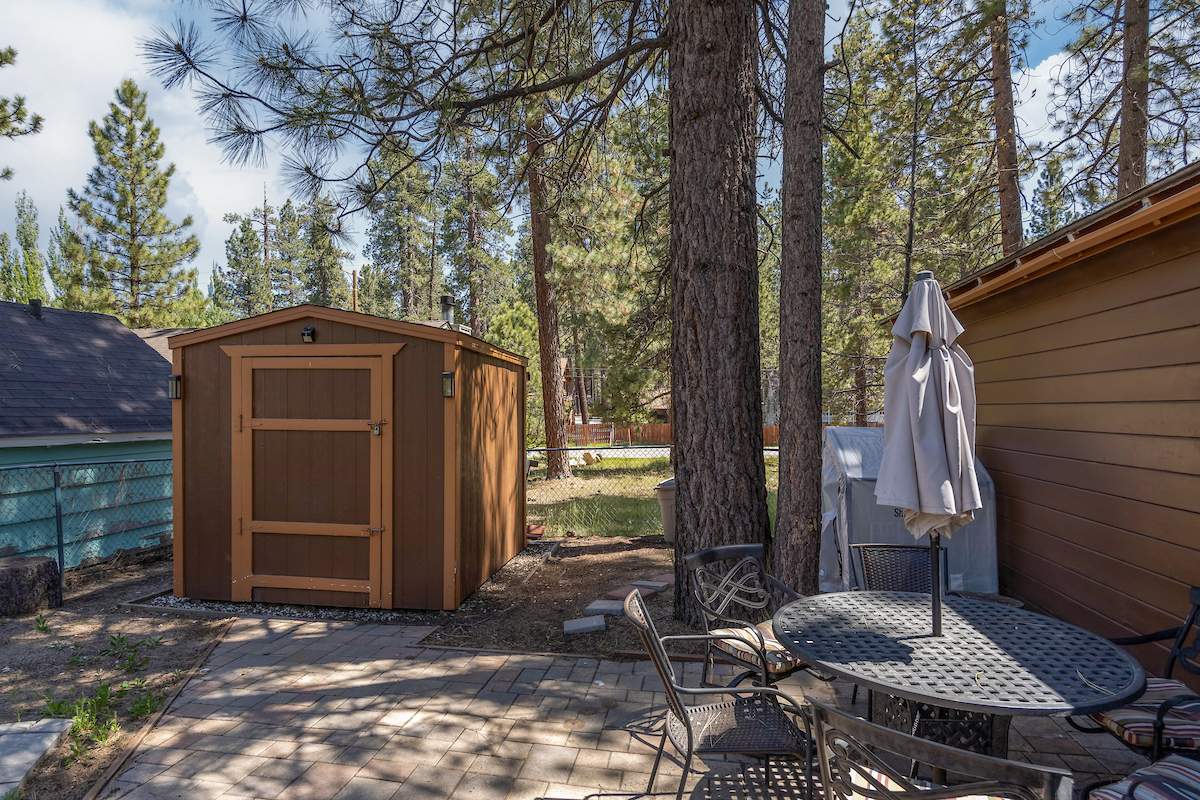 39305 Crest Ln 39305 Crest Ln